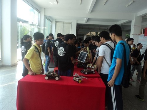 播灑“創新種子”  電子科學系舉行2013年度科技競賽獲獎作品展