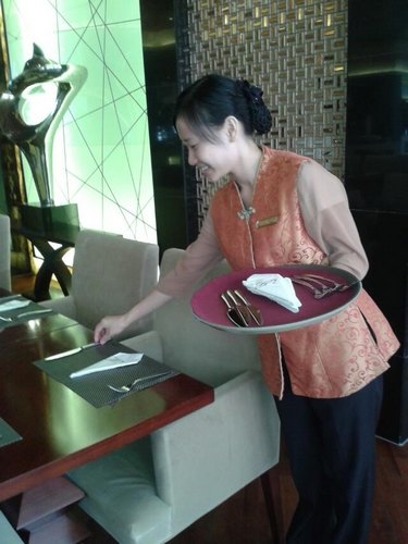 23國棋手比拼棋技 惠州學院學生展示接待技能