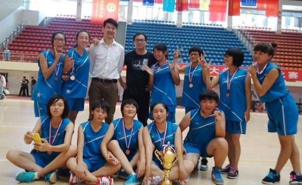 長沙師范學(xué)校榮獲2013年湖南省大學(xué)生籃球賽學(xué)院女子組季軍
