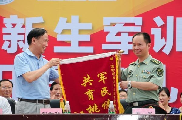 長沙師范學校隆重舉行2013級新生軍訓會操暨開學典禮