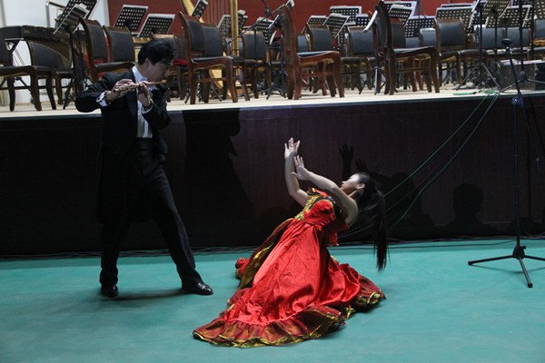 2013ꡰˇgMУ@Ͻ푘FIgWԺMЌݳ