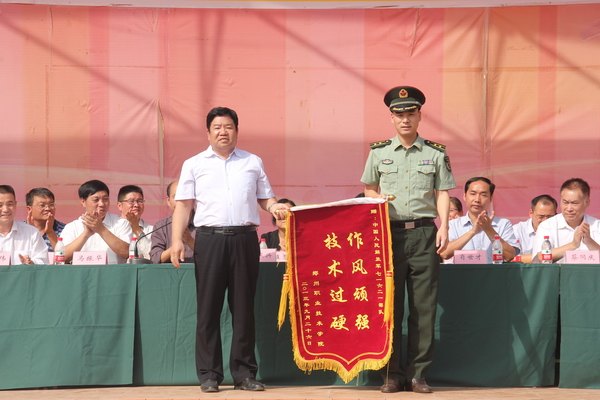 鄭州職業技術學院隆重舉行2013級新生開學典禮暨軍訓總結大會