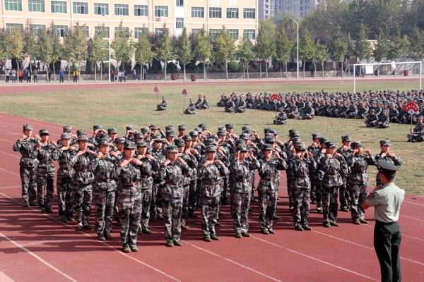 鄭州職業技術學院隆重舉行2013級新生開學典禮暨軍訓總結大會