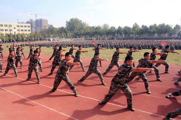 鄭州職業技術學院隆重舉行2013級新生開學典禮暨軍訓總結大會
