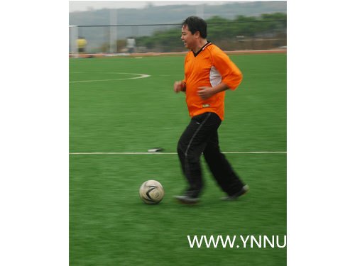 云南師范大學商學院師生足球友誼賽精彩上演