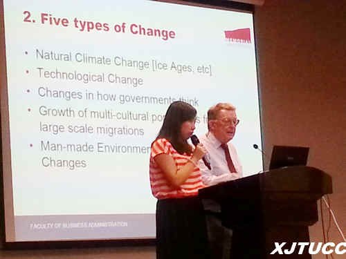 加拿大紐芬蘭紀念大學Michael Burns教授來訪西安交通大學城市學院