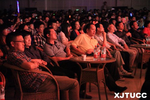 心連新,夢飛young——西安交通大學城市學院2013級迎新晚會圓滿落幕