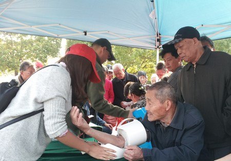 校黨外人士開展“同筑中國夢服務爭先鋒”社會服務活動
