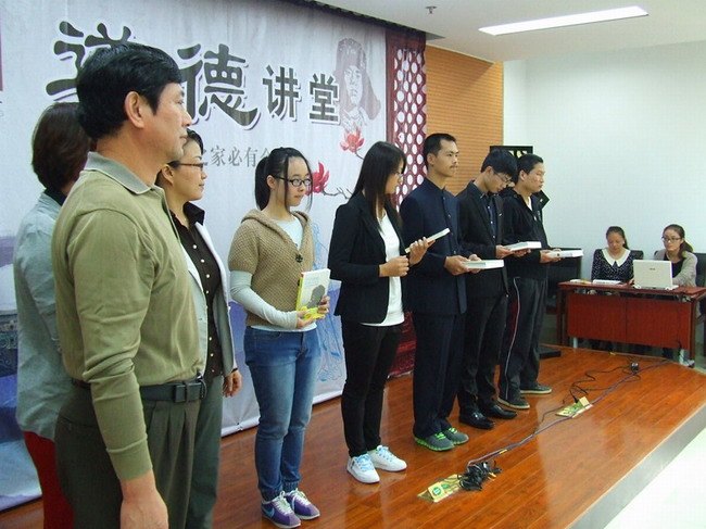 理學(xué)院聯(lián)合天寧區(qū)青龍街道舉辦道德講堂活動(dòng)