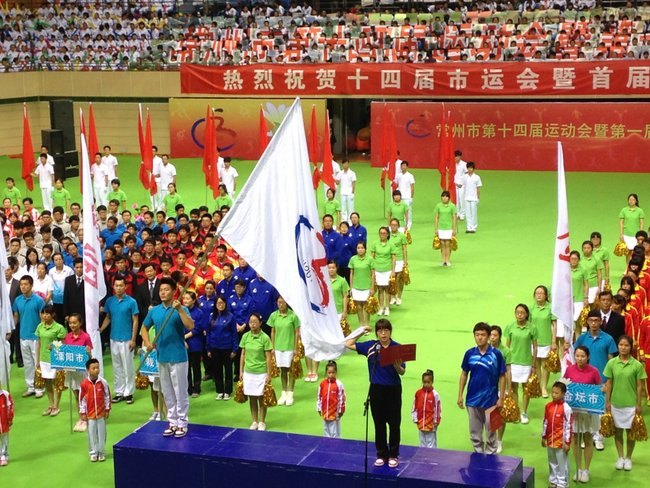常州工學院志愿者圓滿完成常州市第十四屆運動會開幕式演出