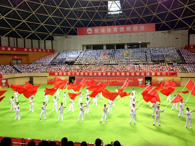 常州工學院志愿者圓滿完成常州市第十四屆運動會開幕式演出