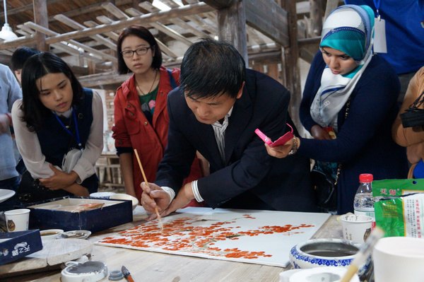 中非陶瓷文化藝術交流項目系列報道之八——粉彩裝飾交流活動在三寶舉行