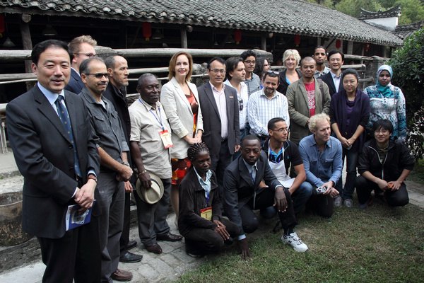 荷蘭代爾夫特市政府代表團來景德鎮陶瓷學院參觀