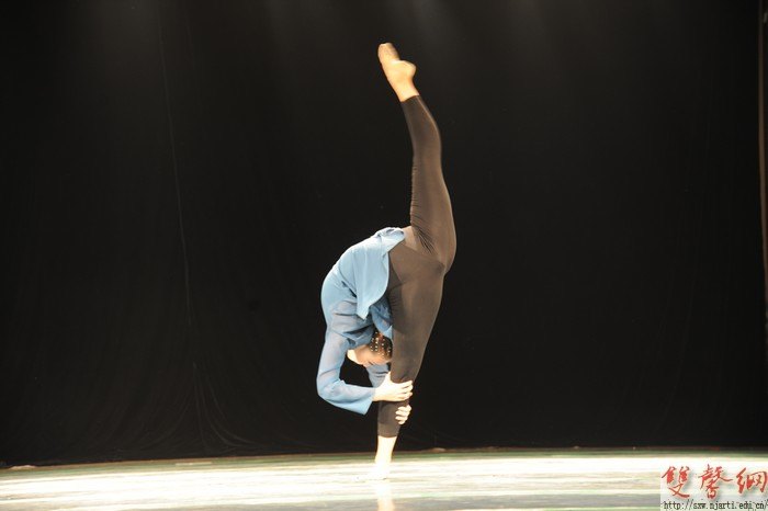 第二屆青年教師技能展演舞蹈專場精彩上演