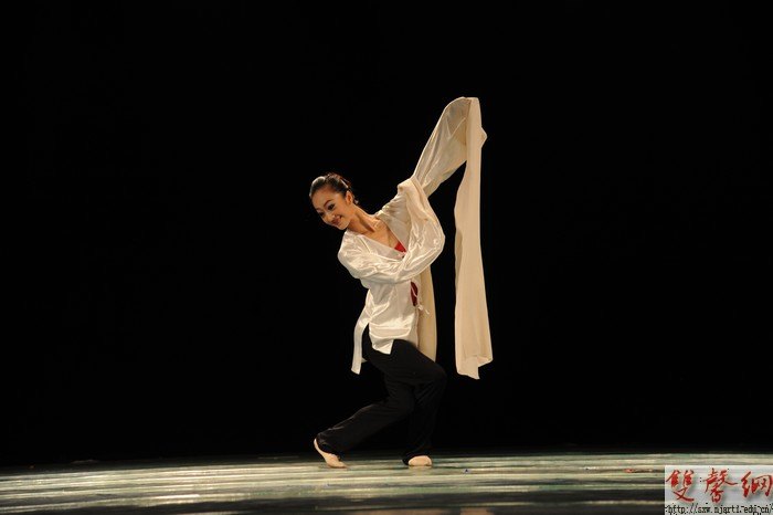 第二屆青年教師技能展演舞蹈專場精彩上演