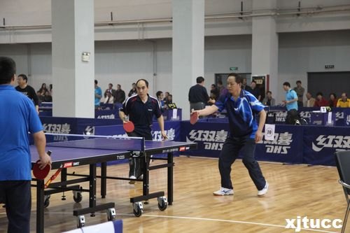 西安交通大學城市學院代表隊在2013陜西省大學生乒乓球比賽暨“校長杯”乒乓球比賽中獲佳績