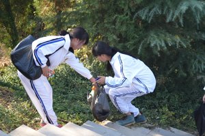 山東旅游職業(yè)學院學生赴“危山”景區(qū)開展社會公益日活動