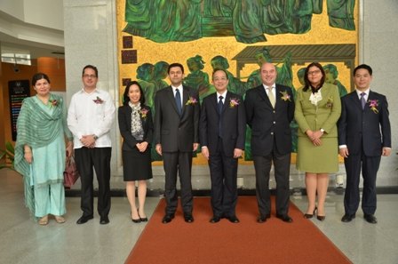 副校長宋立群會見出席東華大學第五屆國際文化節的國際來賓