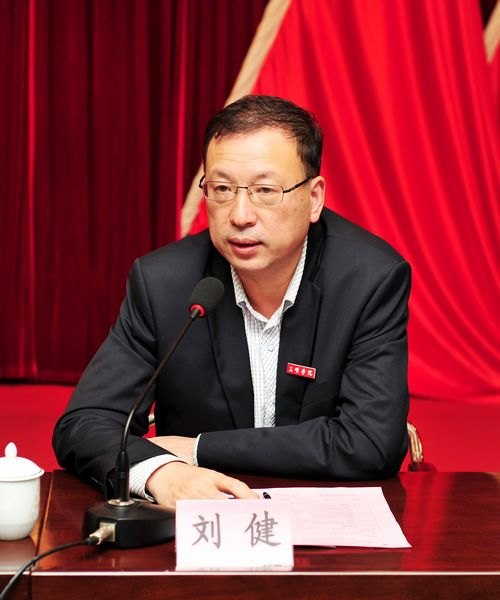 清華大學(xué)、北京大學(xué)在明掛職博士、碩士來(lái)校考察