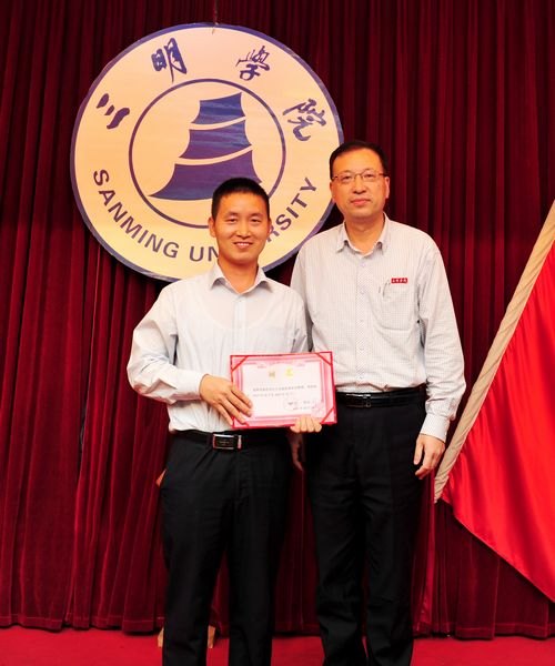 清華大學(xué)、北京大學(xué)在明掛職博士、碩士來(lái)校考察