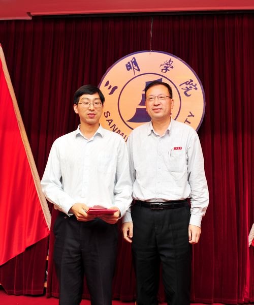 清華大學(xué)、北京大學(xué)在明掛職博士、碩士來(lái)校考察