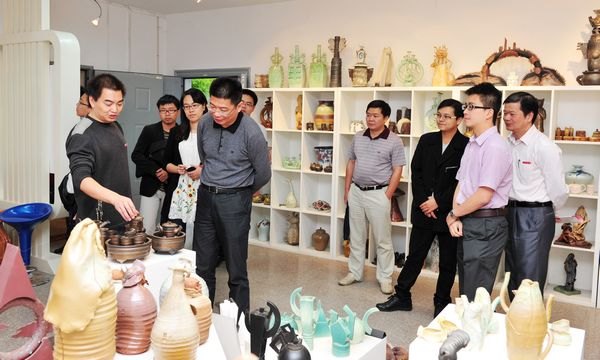 清華大學(xué)、北京大學(xué)在明掛職博士、碩士來(lái)校考察