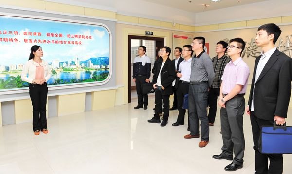 清華大學(xué)、北京大學(xué)在明掛職博士、碩士來(lái)校考察