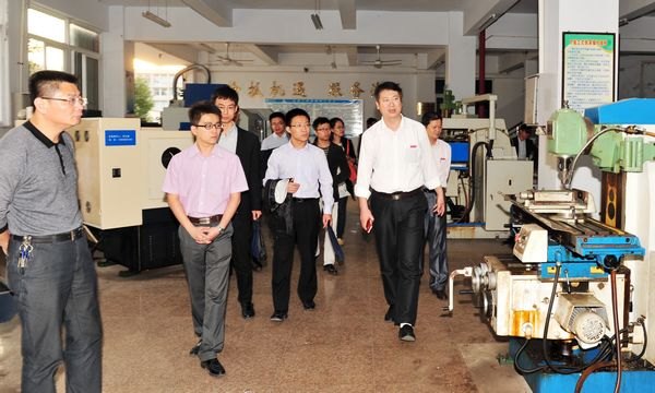 清華大學(xué)、北京大學(xué)在明掛職博士、碩士來(lái)校考察