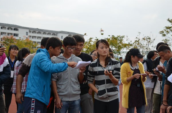 默默無聞的參與者——校運(yùn)會(huì)現(xiàn)場工作人員側(cè)記