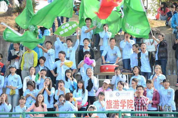 默默無聞的參與者——校運(yùn)會(huì)現(xiàn)場工作人員側(cè)記