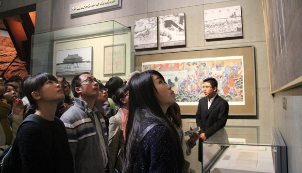 新生班干部培訓班參觀校史展及《復興之路》展覽