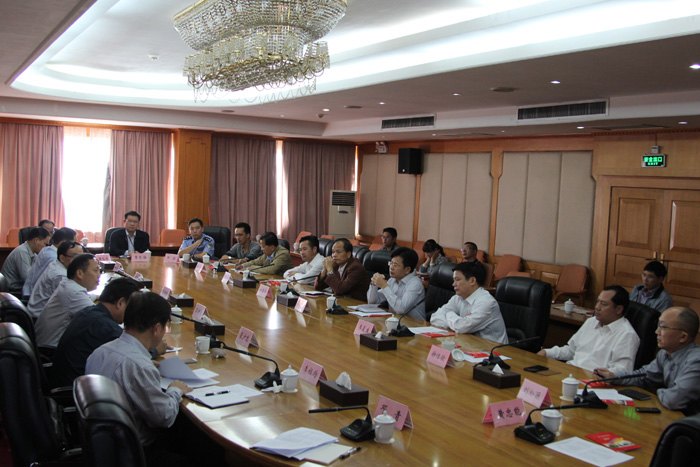 學校黨委莫詩浦書記赴百色舉行服務地方經濟服務基礎教育座談會