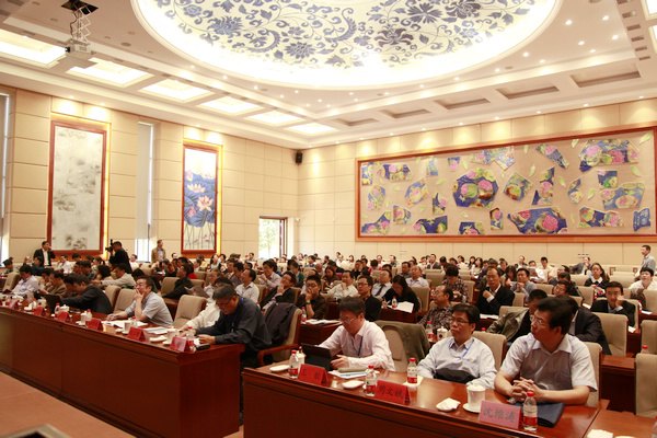 Ļl(f)չc턓(chung)¡W(xu)g(sh)ӑ(hu)ЇI(y)о(hu)2013(hu)ھ(zhn)մɌW(xu)Ժ_