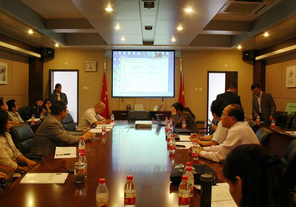 Ļl(f)չc턓(chung)¡W(xu)g(sh)ӑ(hu)ЇI(y)о(hu)2013(hu)ھ(zhn)մɌW(xu)Ժ_