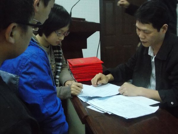 “愛在天涯”校友愛心傳遞助學(xué)金舉行發(fā)放儀式