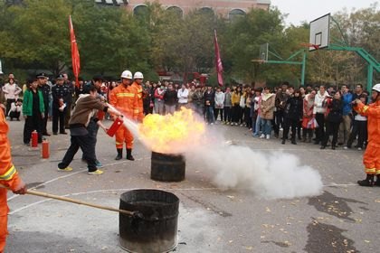 學校舉行2013年消防安全疏散演習