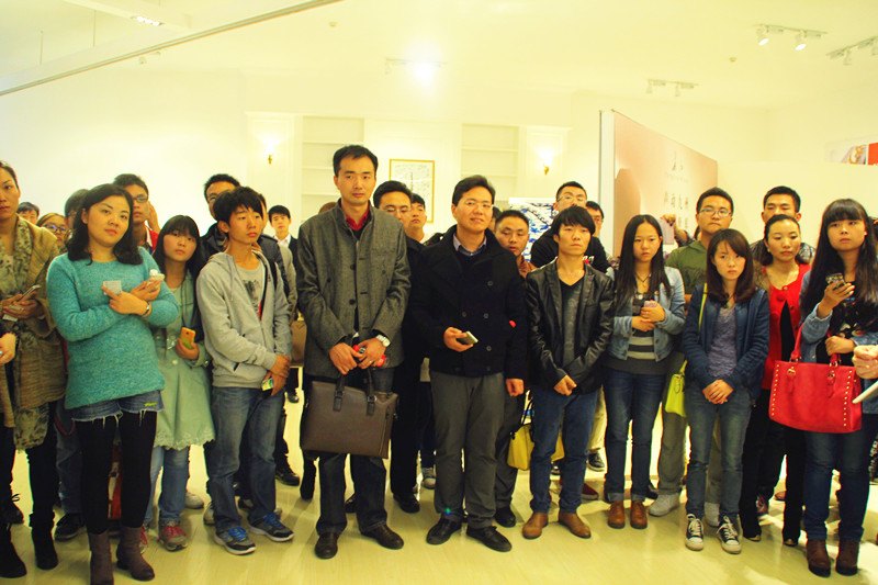 三峽大學科技學院學生團干到柏斯音樂集團的長江鋼琴廠參觀學習