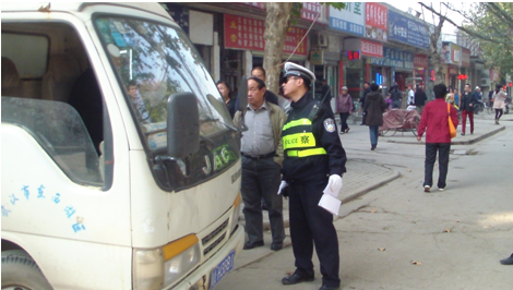 校保衛處聯合公安交管部門展開武南路交通專項整治行動