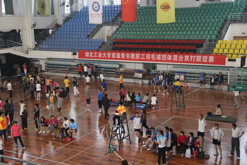 湖工大首屆青年教職工羽毛球團(tuán)體混合雙打聯(lián)誼賽圓滿結(jié)束