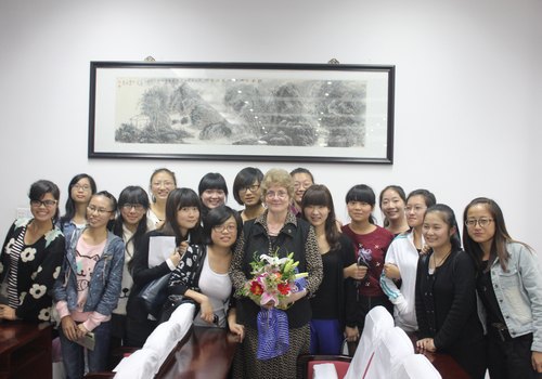 美國教育專家CarolynPopeEdwards來校作學術講座