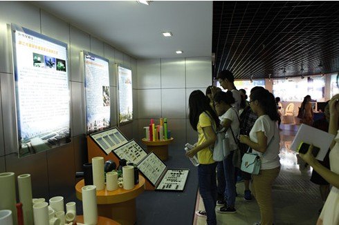 臺州學(xué)院學(xué)生參觀省級中小學(xué)生質(zhì)量教育社會實(shí)踐基地