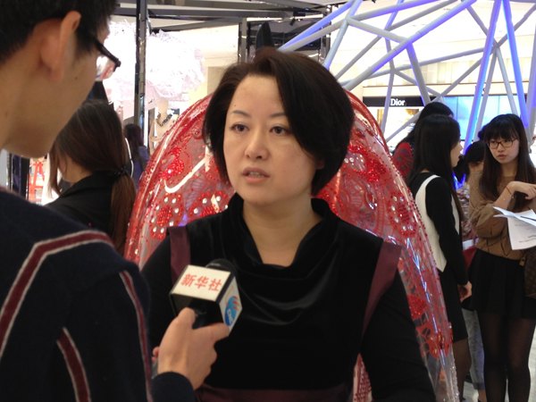 璀璨創(chuàng)意點(diǎn)亮連卡佛“東華之窗”——東華大學(xué)舉行新聞現(xiàn)場(chǎng)會(huì)推介優(yōu)秀學(xué)生作品(圖)