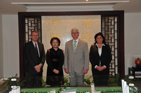 芬蘭北中部應用科技大學校長派克•胡可一行到訪東華大學