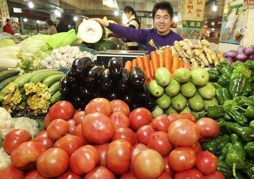 云南師范大學商學院師生深入市場考察菜價水平