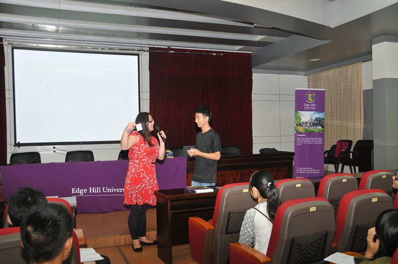 知山大學國際教育中心Sarah Scally來廣東石油化工學院宣講