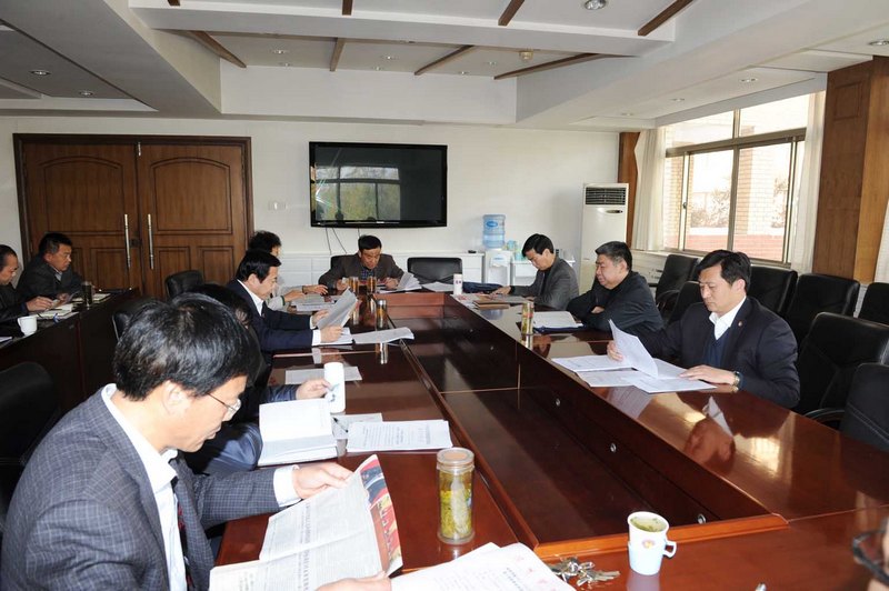 校黨委集中學習黨的十八屆三中全會公報