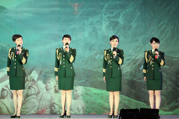 江西省軍區(qū)文工團(tuán)來景德鎮(zhèn)陶瓷學(xué)院慰問演出