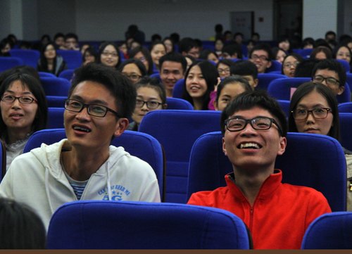 畢業(yè)生就業(yè):入職第一步  形象是關(guān)鍵