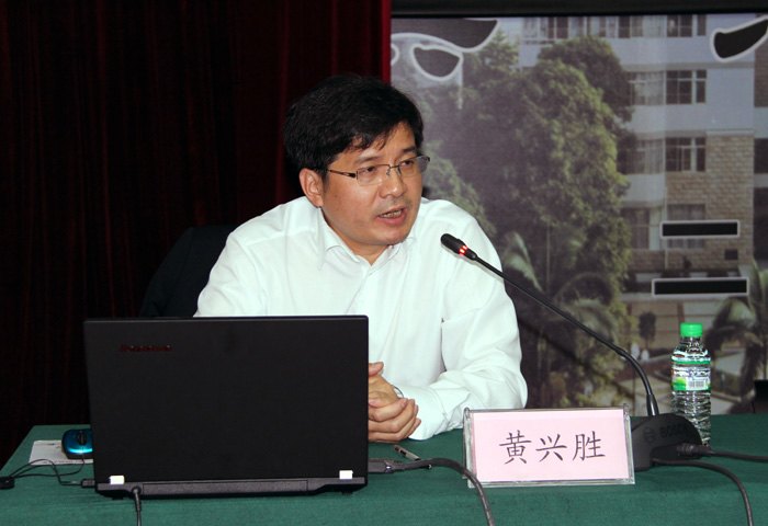 ȫ^ߵȌWУУȫ^пhν̌}ӖࡱڏVWԺe