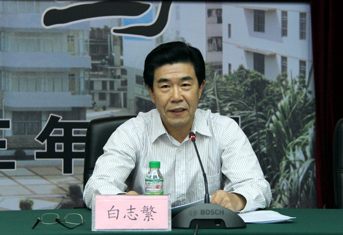 ȫ^ߵȌWУУȫ^пhν̌}ӖࡱڏVWԺe